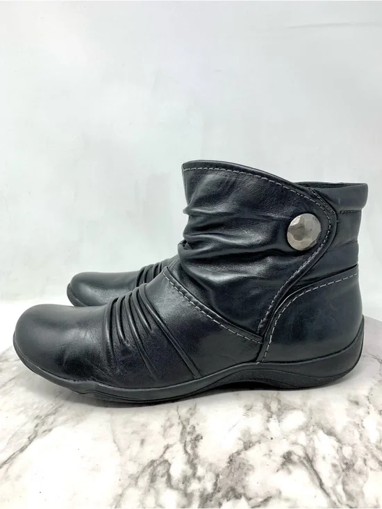 Clarks Kessa Mabel Black Leather Ruched Button Ankle Booties 8 Lagenlook Artsy - Picture 3 of 16